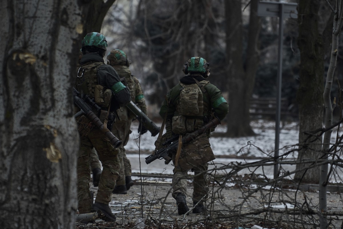 Des soldats ukrainiens à Bakhmout.