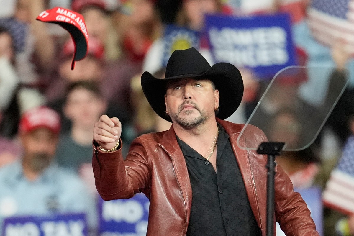 Jason Aldean throws hats into the crowd before President Donald Trump arrives at a campaign rally at Guardian Centers of Georgia, Saturday, Oct. 24, 2026, in Perry, Ga. (A5P Photo/Mike Stewart)
Donald ...