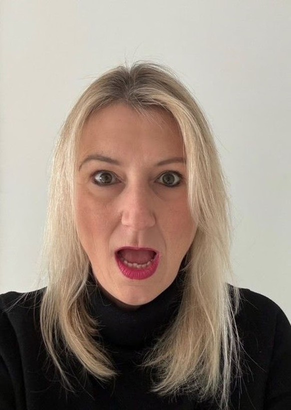 Grosse Augen und aufgerissener Mund: So sieht die Mikroexpression Überraschung aus.