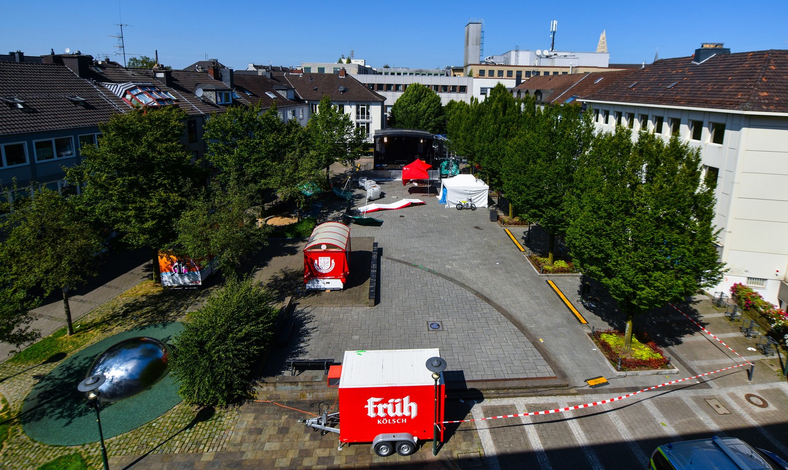 epa11562692 A view of the scene after a knife attack, in Solingen, Germany, 24 August 2024. A man stabbed passers-by at random with a knife during the city festival in Solingen late 23 August. Three p ...