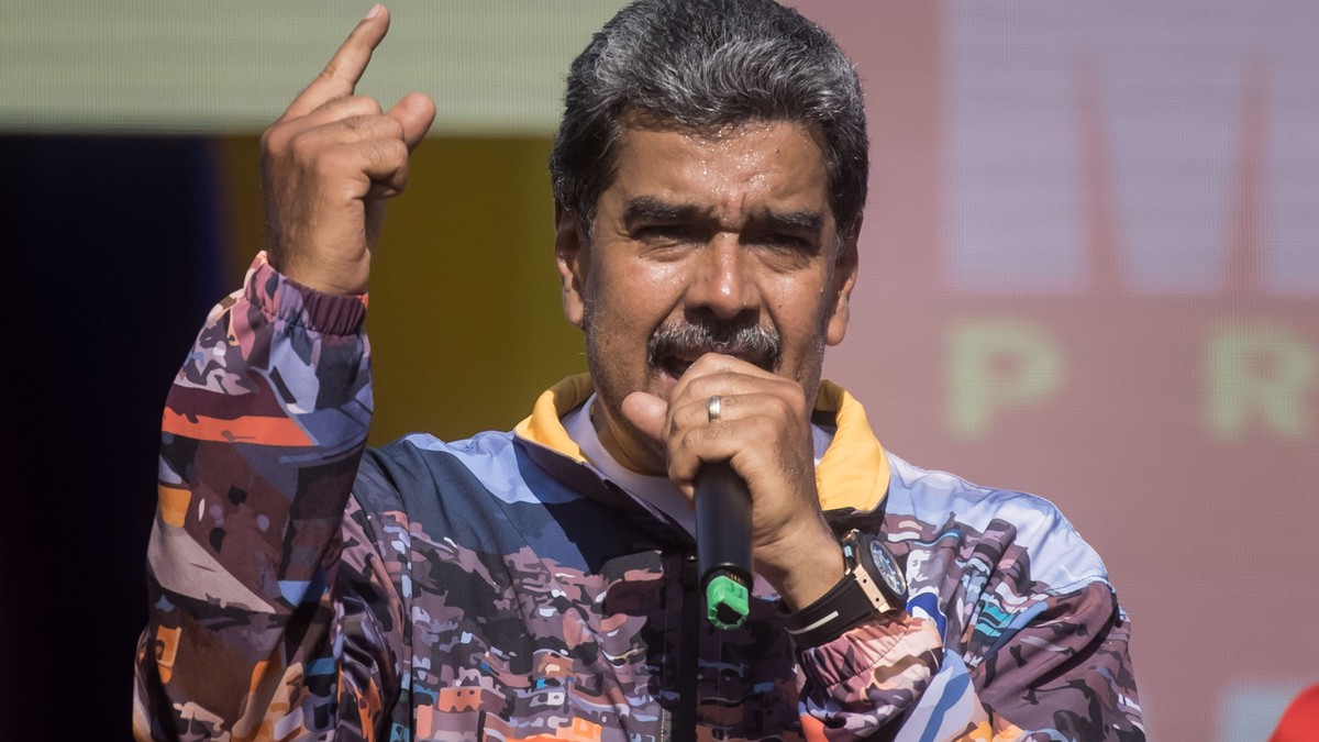 epa11486475 Venezuelan President and presidential candidate Nicolás Maduro delivers a speech during a campaign rally in Caracas, Venezuela, 18 July 2024. Venezuela is scheduled to hold presidential el ...