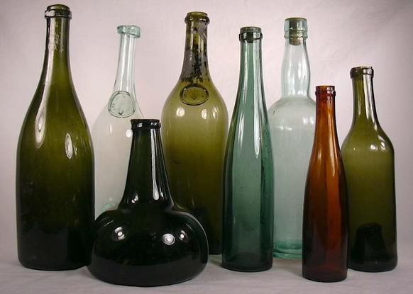 Weinflaschen vor der Standardisierung, 18. Jahrhundert. 
https://sha.org/bottle/wine.htm