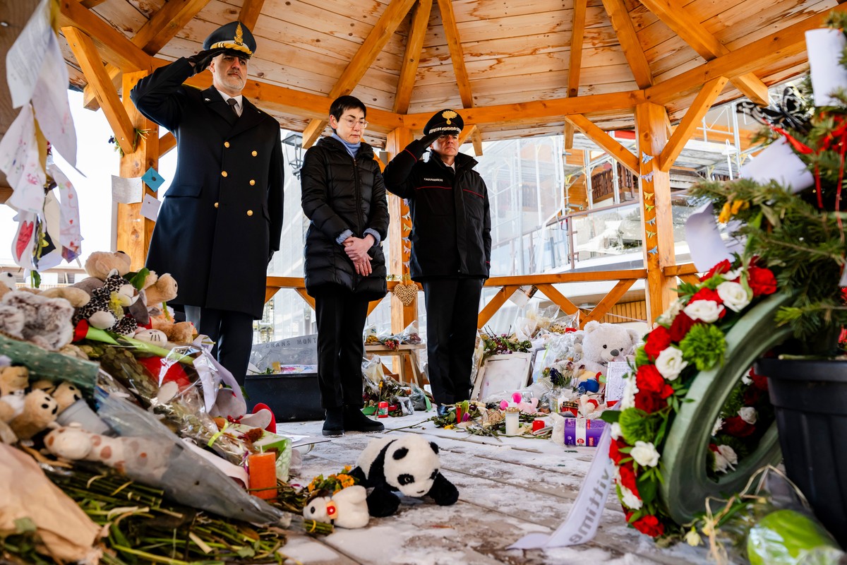 Deputy Head of Mission at the Italian Embassy in Switzerland Diana Forte, centre, pays tribute to the victims of the deadly fire at the bar "Le Constellation" with a moment of silence after  ...