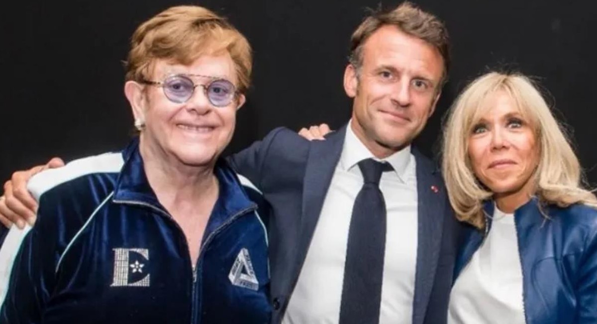 Elton John, Emmanuel Macron und seine Frau Brigitte: Der französische Präsident erntet scharfe Kritik.
