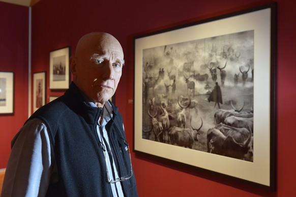 ARCHIVBILD ZUM 75. GEBURTSTAG VON SEBASTIAO SALGADO, AM DIENSTAG, 29. JANUAR 2019 - Le photographe Sebastiao Salgado pose avec ses oeuvre lors de la presentation de son expositions Genesis. Ce mercred ...