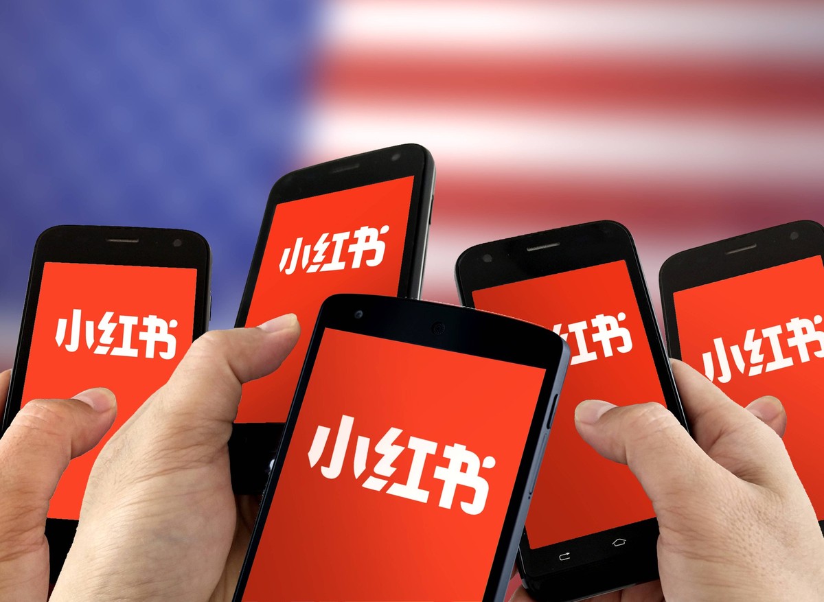 Xiaohongshu SUQIAN, CHINA - JANUARY 15, 2025 - A illustration photo shows multiple users using XiaoHongshu app on a smartphone in Suqian, Jiangsu province, China, January 15, 2025. Suqian Jiangsu Chin ...
