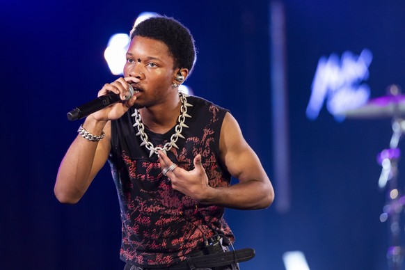 epa11488523 US singer-songwriter, David Anthony Burke aka d4vd performs on the Casino stage, during the 58th Montreux Jazz Festival (MJF), in Montreux, Switzerland, 19 July 2024. The 58th edition of t ...