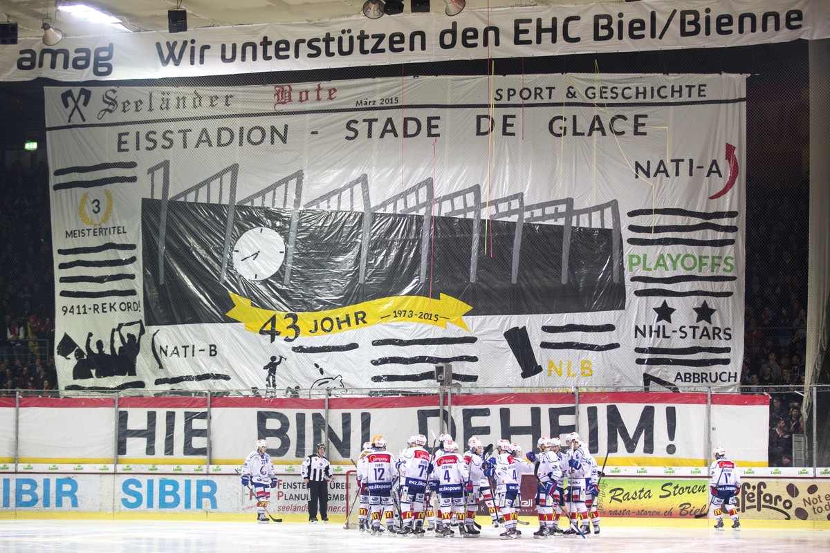 Die Choreo der Biel-Fans vor dem Spiel.