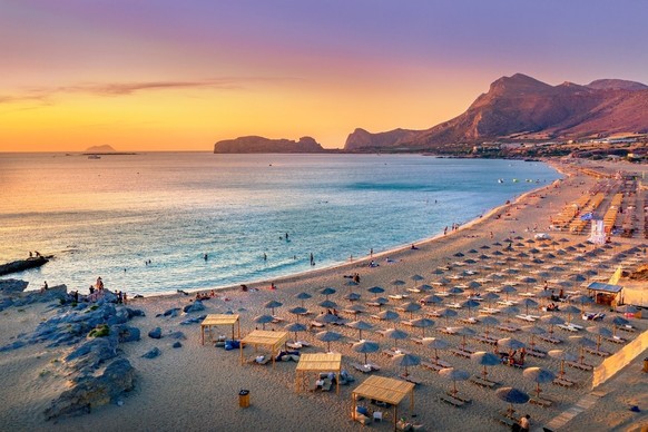 Der berühmte Sandstrand von Falasarna im Nordwesten von Chania, Kreta, Griechenland.