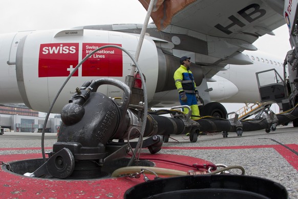 Betankung einer Swiss-Maschine in Genf.