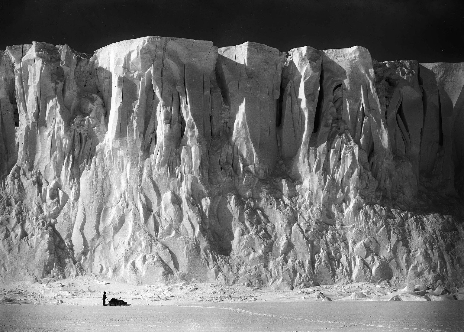 Eiskliff des oben beschriebenen Barne-Gletschers.