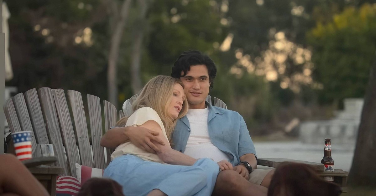 RECORD DATE NOT STATED MAY DECEMBER, from left: Julianne Moore, Charles Melton, 2023. Netflix / Courtesy Everett Collection PUBLICATIONxINxGERxSUIxAUTxONLY