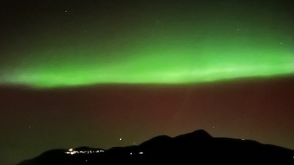 <p>Nicht nur in Davos, sondern an vielen Orten in der Schweiz waren die Lichter zu sehen. Hier: Emmetten im Kanton Nidwalden mit der Rigi ...</p>