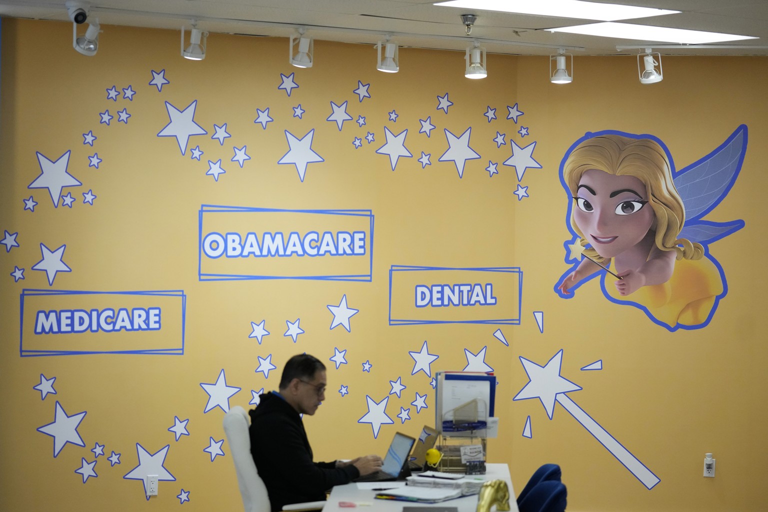 In Las Madrinas de los Seguros (Spanish for "The godmothers of insurance"), a health...