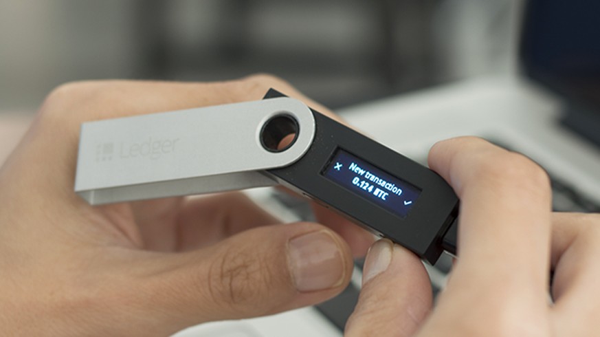 Der Ledger Nano S – ein Hardwarewallet, das dem Anwender zusätzliche Usability und Sicherheit bietet.