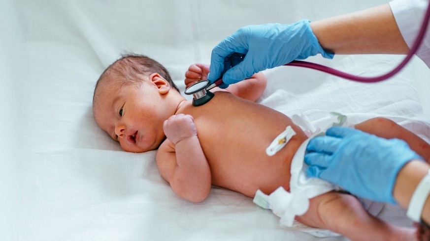 Neugeborene sind besonders anfällig auf Komplikationen, wenn sie sich mit dem RS-Virus infizieren. Mache müssen bis zu zehn Tage ins Spital.