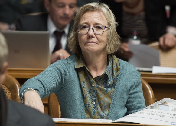 Laurence Rielle Fehlmann (SP/GE) waehrend der Beratungen zum neuen Militaergesetz am Mittwoch, 2. Dezember 2015, im Nationalratssaal in Bern. (KEYSTONE/Lukas Lehmann)