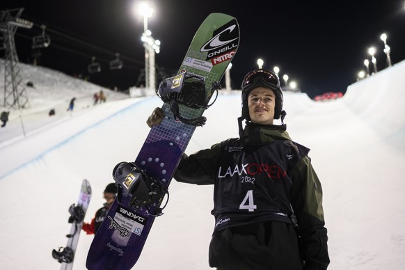 sports Second placed Jan Scherrer of Switzerland poses after the final run of the snowboard halfpipe competition at Laax Open, on Saturday, January 15, 2022, in Laax, Switzerland. (KEYSTONE/Gian Ehrenzeller)