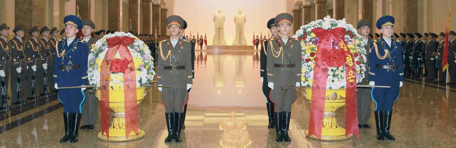 1. Januar 2015: Kim Jong Un gedenkt in einer gross angelegten Feier vergangenen Leadern von Nord Korea.