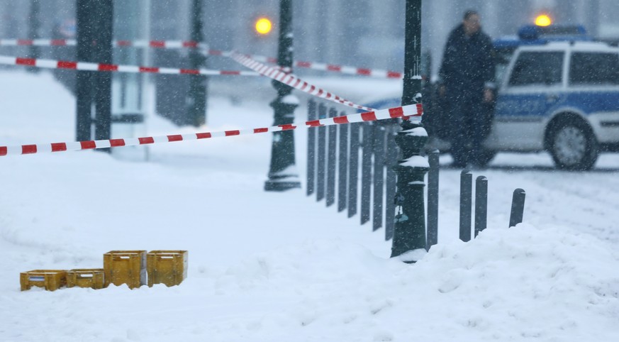 Im tief verschneiten Berlin wurden heute Morgen vier verdächtige Pakete sichergestellt. &nbsp;