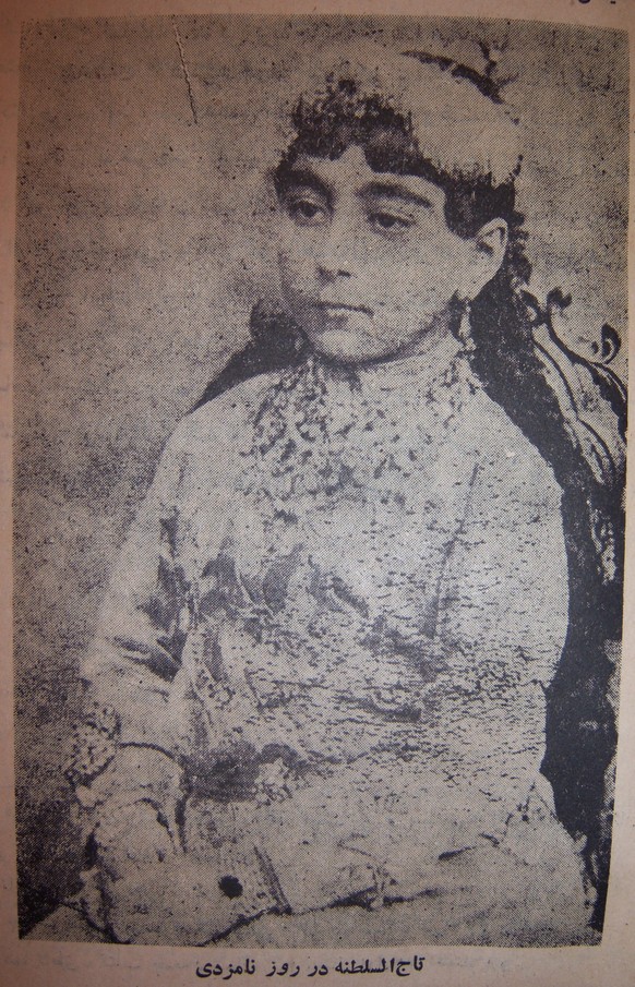 Tâdsch os-Saltane als Mädchen, wahrscheinlich von ihrem Vater fotografiert.&nbsp;