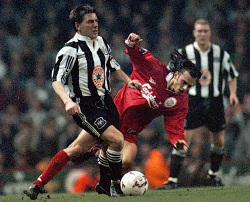 Beardsley (links) in einem Spiel zwischen den Klubs, die ihn prägten: Newcastle und Liverpool.