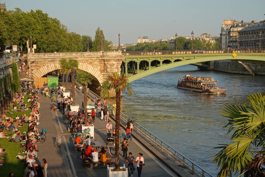 Paris, Seine, Paris Plage *** Paris, Seine, Paris Plage