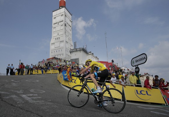 Stage winner Christopher Froome of Britain, wearing the overall leader&#039;s yellow jersey, climbs in the last 100 meters of the Mont Ventoux pass during the fifteenth stage of the Tour de France cyc ...