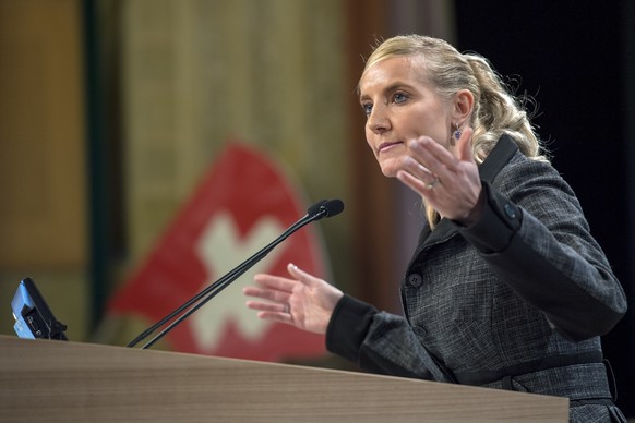 Celine Amaudruz, conseillere national UDC, s'exprime devant les delegues, lors de l'assemblee des delegues du parti de l' Union Democratique du Centre, UDC SVP, ce samedi 27 janvier 2018 a Confignon pres de Geneve. (KEYSTONE/Martial Trezzini)