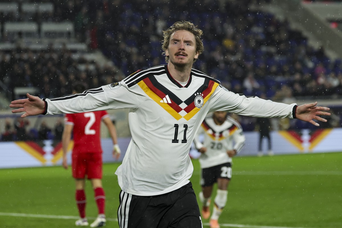 epa12527077 Nick Woltemade of Germany celebrates scoring the 0-1 goal during the FIFA World Cup 2026 Group A qualification match between Luxembourg and Germany in Luxembourg, Luxembourg, 14 November 2 ...