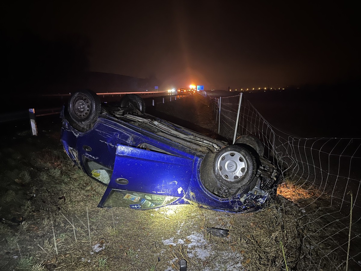 Das Auto überschlug sich.