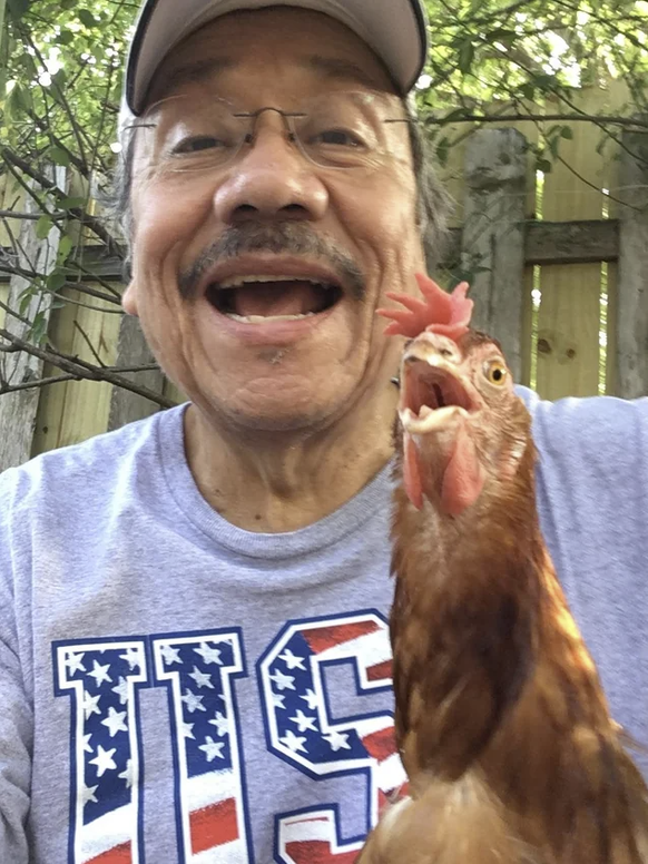 Lustige Tierbilder: Selife mit Huhn und Schweiz