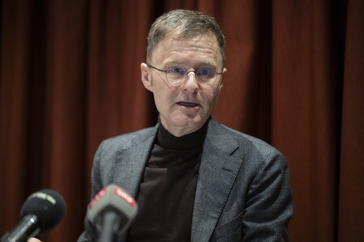 Daniel Lampart, Chefoekonom vom Schweizerischen Gewerkschaftsbund SGB, spricht an deren Jahresmedienkonferenz, am Dienstag, 3. Februar 2026, in Bern. (KEYSTONE/Peter Schneider)
