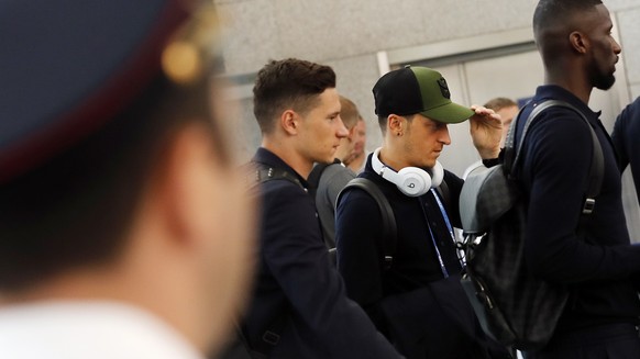 epa06846522 German players Julian Draxler (L), Mesut Oezil (C) and Antonio Ruediger (R) wait to pass the security check as the German national soccer team leaves the country after being eliminated fro ...