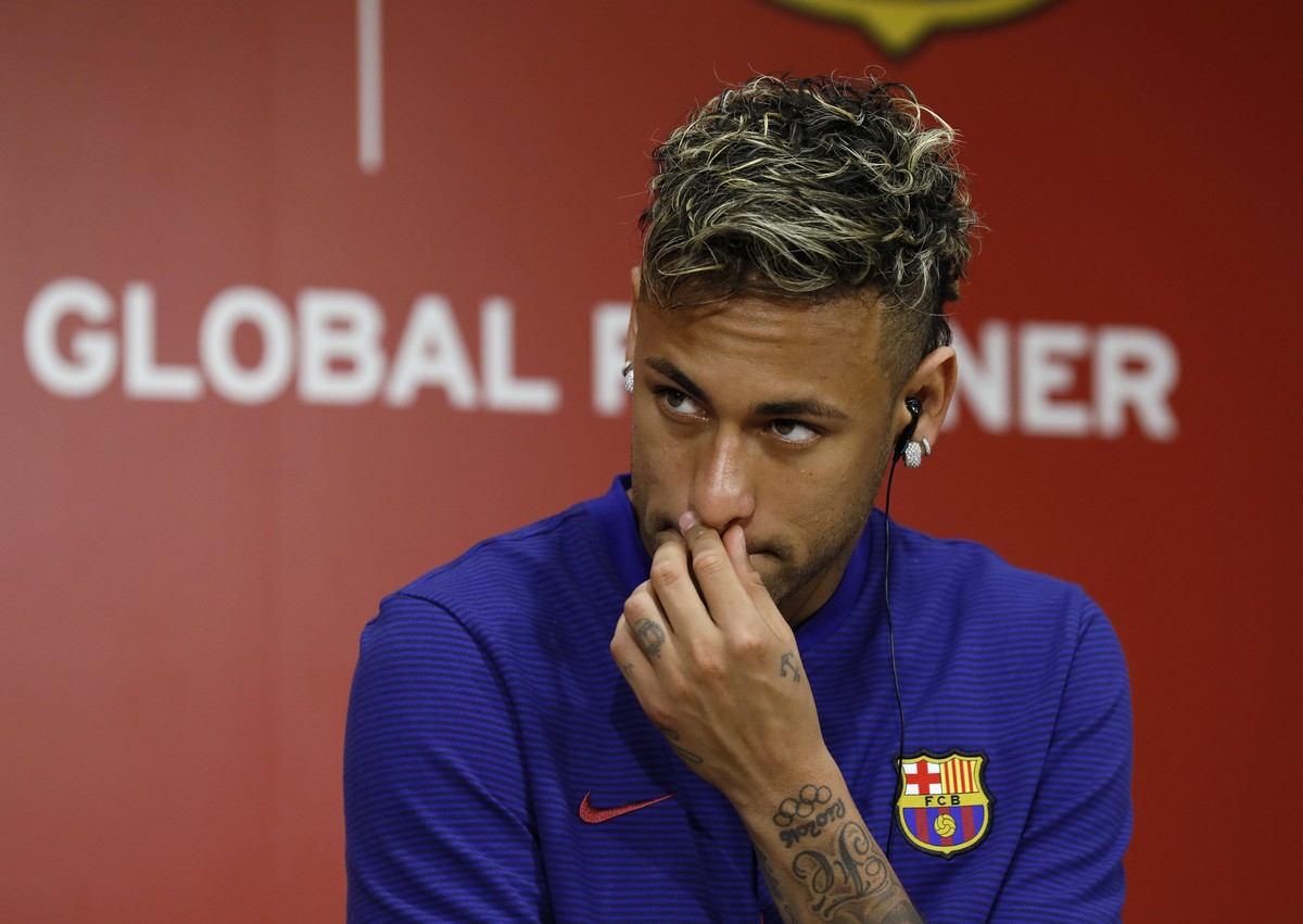 epa06084511 FC Barcelona's player Neymar reacts during a press conference in Tokyo, Japan, 13 July 2017. Spain's football club FC Barcelona and Japan's e-commerce and internet service c ...