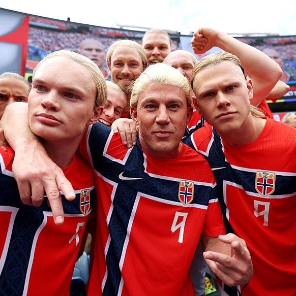 FOXBOROUGH, MASSACHUSETTS - JUNE 26: Channing Tatum cheers with Norway fans during the FIFA World Cup 2026 Group I match between Norway and France at Boston Stadium on June 26, 2026 in Foxborough, Mas ...