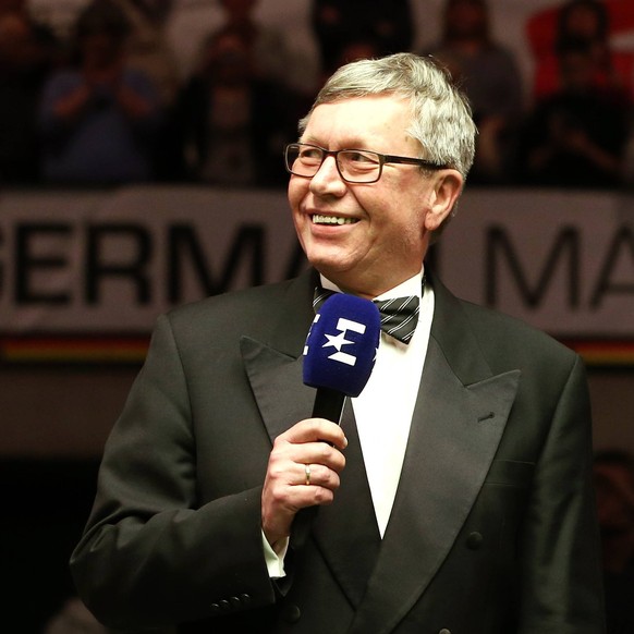 Eurosport Kommentator Moderator Journalist Rolf Kalb / / Snooker Billard / Finale Berlin German Masters im Tempodrom / 05.02.2017 /

Eurosport Commentator presenter Journalist Rolf Kalb Snooker Bill ...
