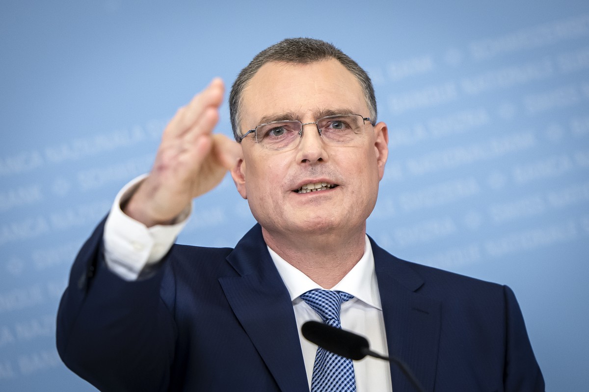 epa11424520 Swiss National Bank's (SNB) Chairman of the Governing Board Thomas Jordan speaks during a media briefing at the Swiss National Bank in Zurich, Switzerland, 20 June 2024. EPA/MICHAEL B ...