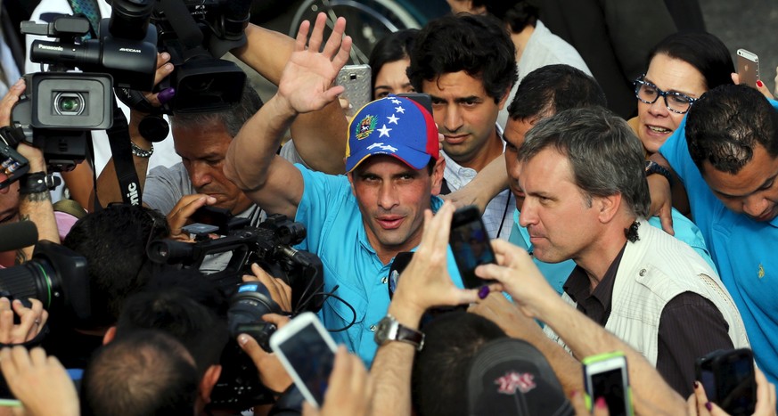 Oppositionsführer Henrique Capriles feiert.