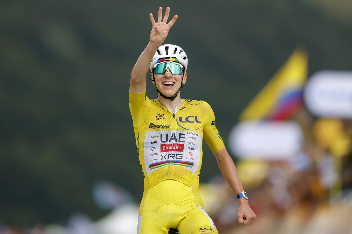 epa13119027 Yellow Jersey overall leader Slovenian cyclist Tadej Pogacar of UAE Team Emirates XRG celebrates as he crosses the finish line to win Stage 14 of the Tour de France, a 155.3 km route from  ...