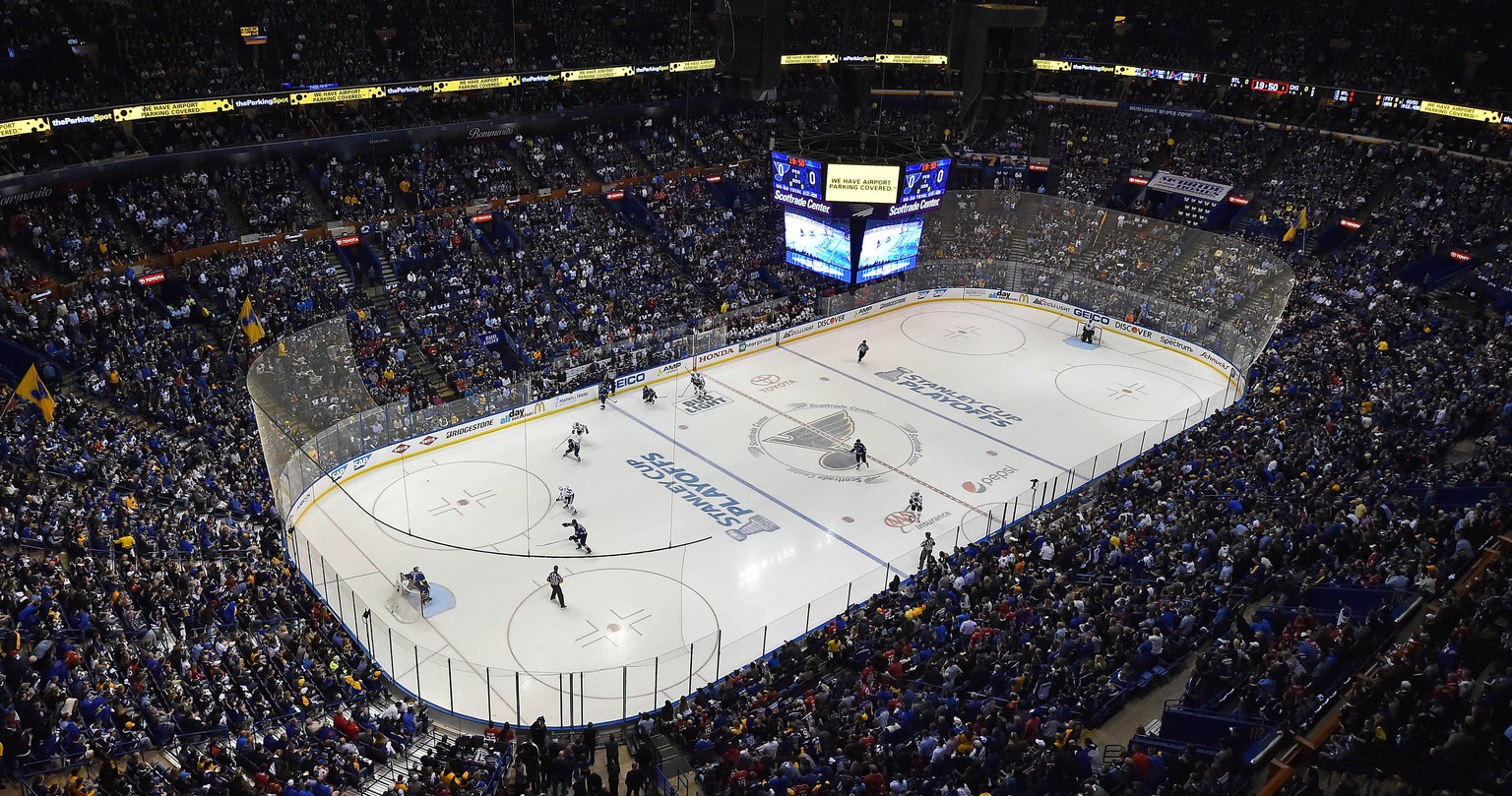Apr 21, 2016; St. Louis, MO, USA; A overall view during game five of the first round of the 2016 Stanley Cup Playoffs between the St. Louis Blues and the Chicago Blackhawks at Scottrade Center. Mandat ...
