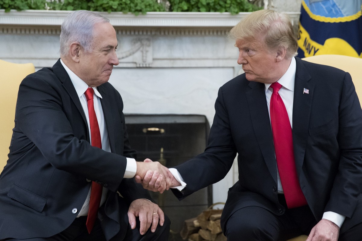 epa07462976 US President Donald J. Trump (R) and Prime Minister of Israel Benjamin Netanyahu (L) shake hands in the Oval Office of the White House in Washington, DC, USA, 25 March 2019. Trump earlier  ...