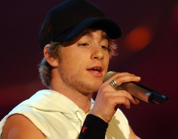 Sebastian Buergin (17) aus Gelterkinden singt das Lied &quot;Aicha&quot; von Outlandish, am Sonntag, 11. Januar 2004 an der Probe zur 2. Finalsendung von &quot;MusicStar&quot; vom Schweizer Fernsehen  ...