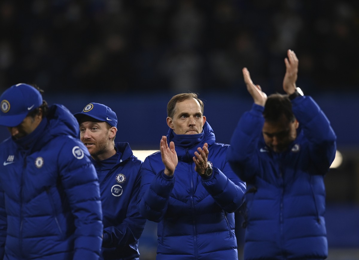 Chelsea's head coach Thomas Tuchel, second right, applauds to supporters at the end of the English Premier League soccer match between Chelsea and Leicester City at Stamford Bridge Stadium in Lon ...