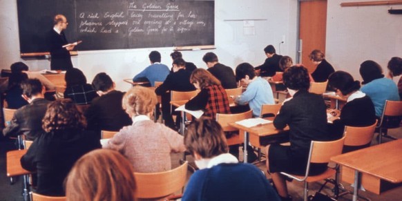 Auch das Klassenzimmer hat sich etwas verändert: KV-Unterricht in den 70er-Jahren.