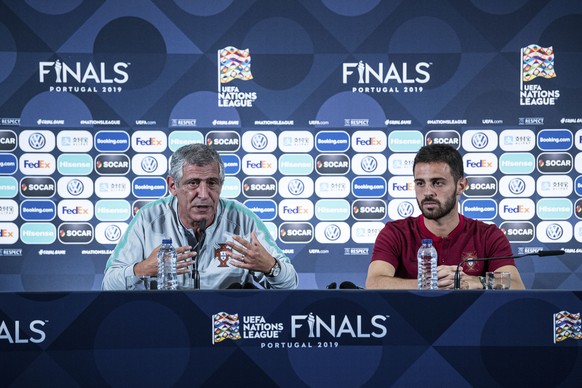 Portugal&#039;s Bernardo Silva, right, listens while Portugal coach Fernando Santos answers journalists during a news conference at the Dragao stadium in Porto, Portugal, Tuesday, June 4, 2019. Portug ...