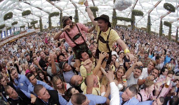 Das Hofbräuzelt hat 10'000 Sitzplätze.