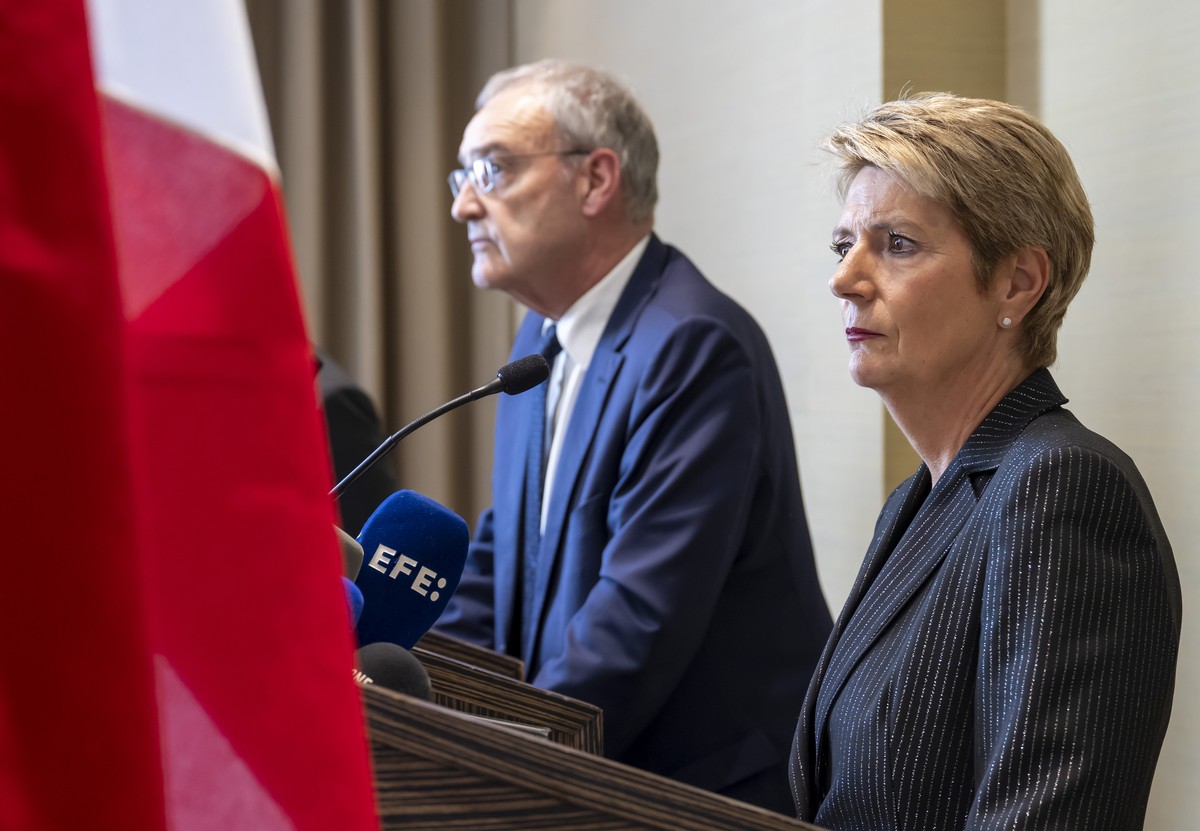 epa12086946 Switzerland's Economy Minister Federal Councillor Guy Parmelin (L), and Switzerland's President Karin Keller-Sutter (R), addresse a press conference after the bilateral meetings  ...