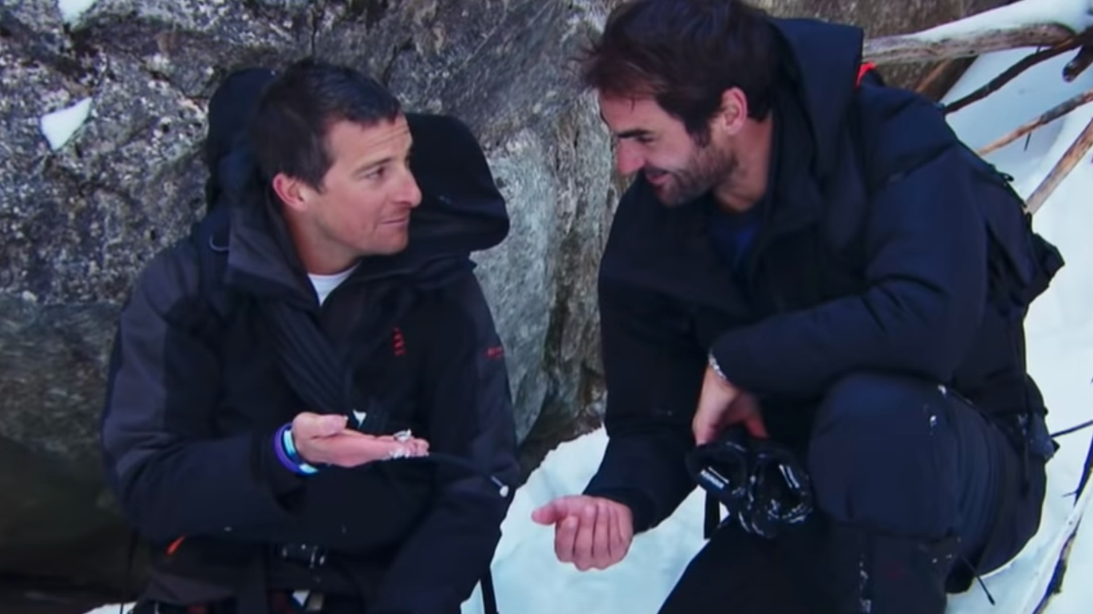 Survival-Papst und Tennis-König: Bear Grylls mit Roger Federer in den Alpen.