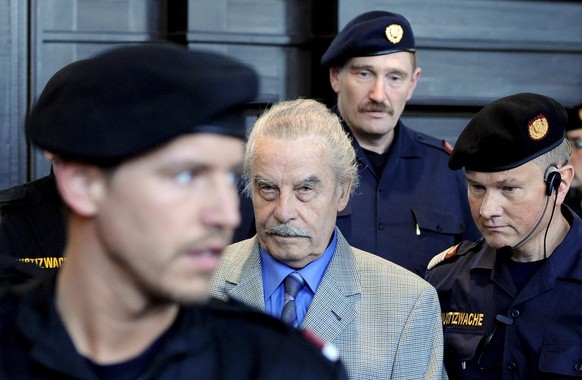 epa01670112 Defendant Josef F. during the fourth day of his trial for incest on 19 March 2009, at the provincial courthouse in St. Poelten. Josef F., the Austrian father on trial for imprisoning and r ...